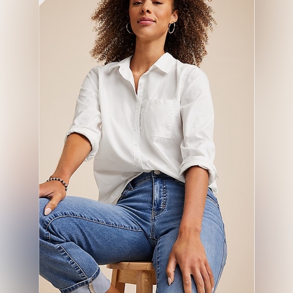 Old Navy Women’s Cloud Nine Relaxed Tencel Patch Pocket Button Down Shirt - Picture 3 of 16